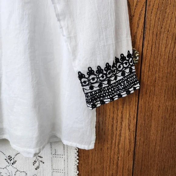 Ingear Resort White and Black Embroidered Top - Picture 11 of 13